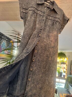 Given Kale Acid Wash Denim Lagenlook Dress - Crochet Detail Duster - L